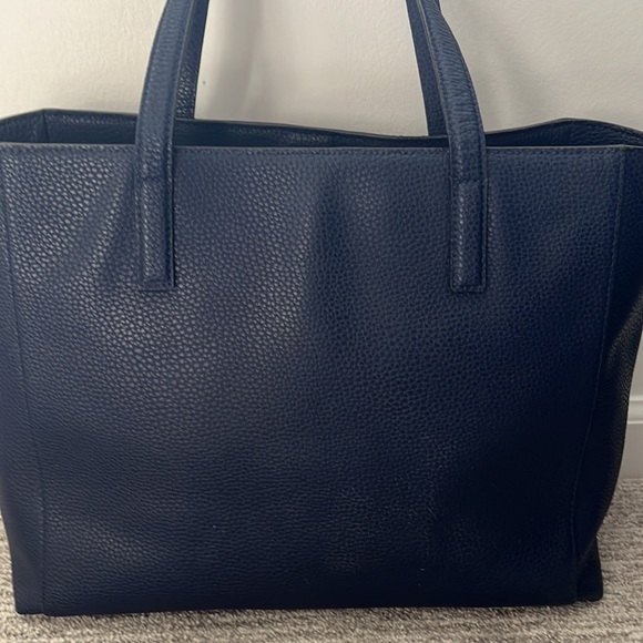 Authentic Kate Spade Large Pebbled Leather Tote - Picture 3 of 12